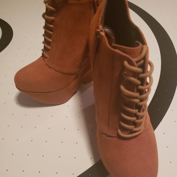 Shoes - Picture 2 of 10